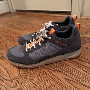 Merrell mens hiking shoes. Gently used